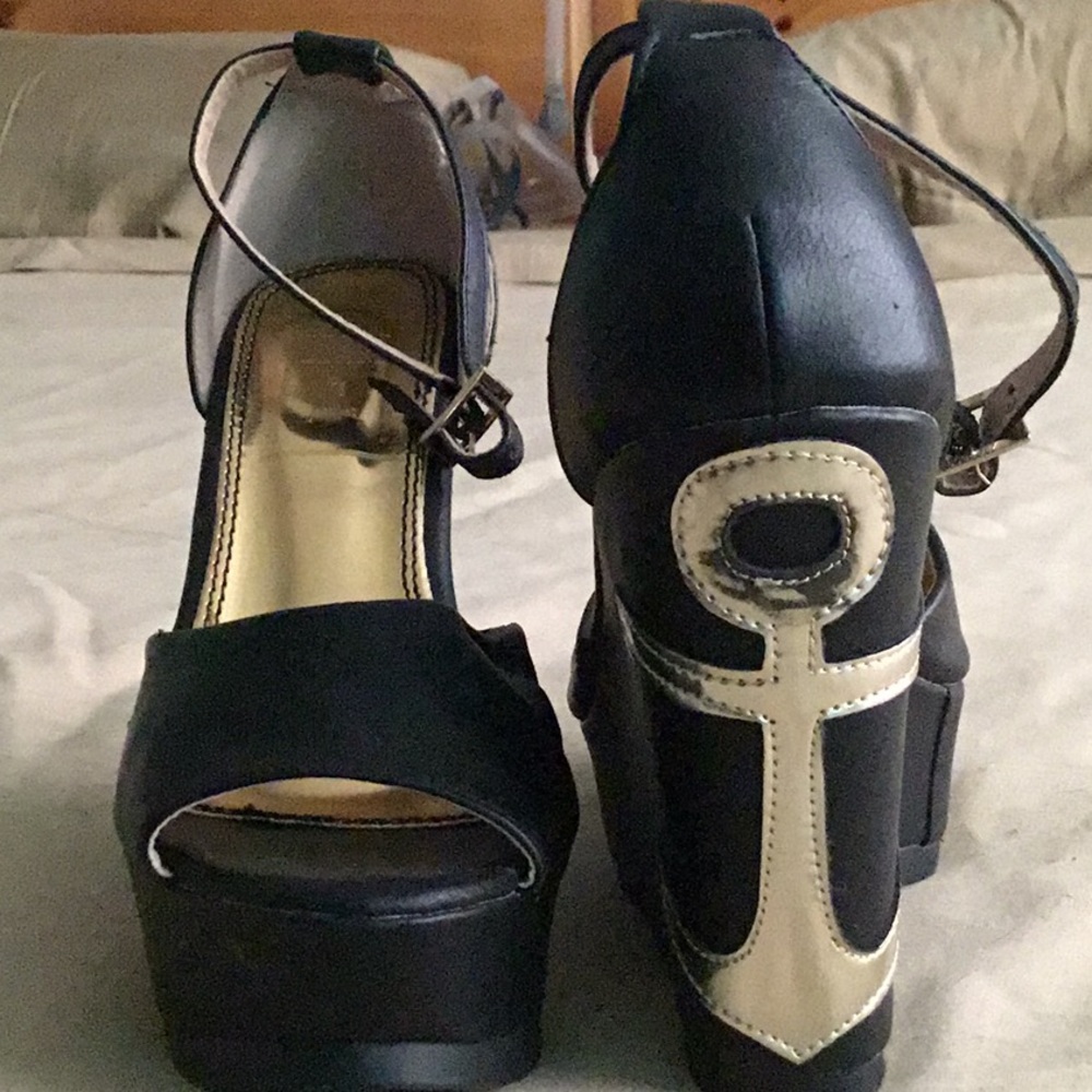 HEELS - Picture 4 of 5